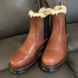 Dr. Martens 2976 faux fur lined Chelsea boots size 8